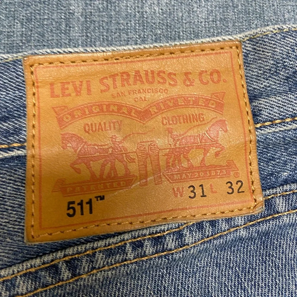 Levi's 511 Jeans Men 31x32 Blue Denim Distressed Frayed Hem Relaxed Straight Leg